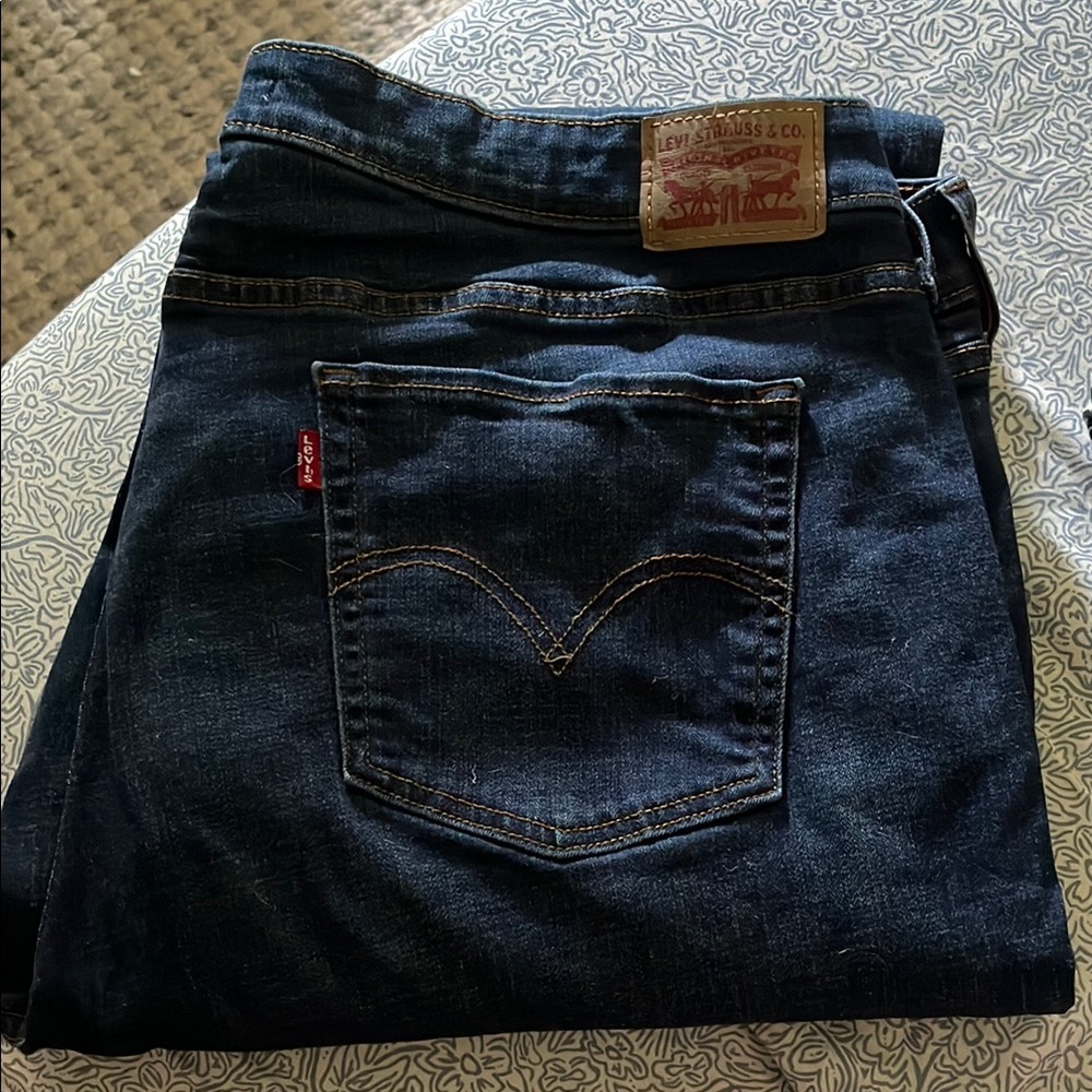 Levi's Women’s Classic Straight 414 Jeans